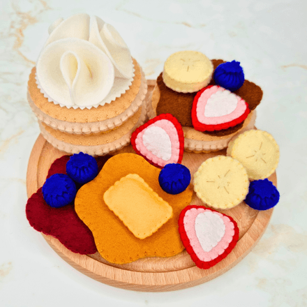 Felt American Pancake Playset PDF Sewing Pattern - fluffy pancakes, syrup sauce, strawberries, etc.