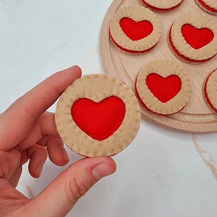 Wool Felt Heart Sandwich Biscuit PDF Sewing Pattern - sew your own cookies with heart jam