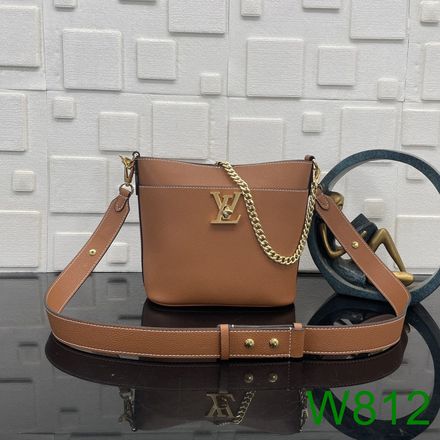 LOUIS VUITTON Lock and Walk