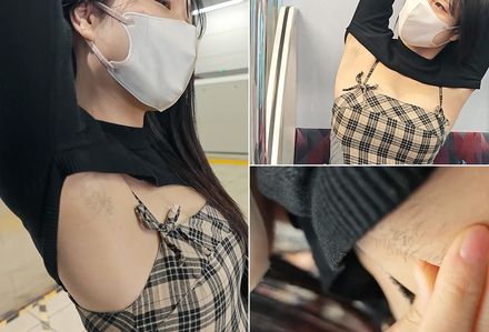 真冬の腋見せコーデ女子の大胆過ぎるジョリ腋見せつけポーズを超接写