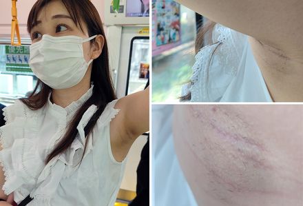 出勤途中のノースリOLの油断ジョリ腋を超接写 Super close-up of armpit hair of a female office worker on her way to work
