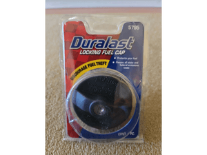 Duralast Brand Locking Gas Cap #5795 &amp; Keys – VG Condition