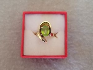 Light Green Genuine Peridot Gemstone w/ Solid 14K Gold Contemporary Ring