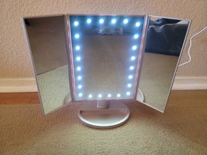 NEW 3-Panel LED Lighted Magnifying Makeup Mirror w/ Instructions