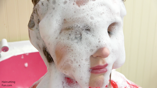 Alena&#x27;s Messy Upright Shampoo Video