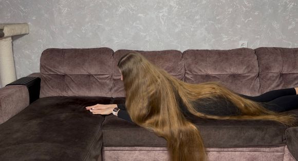 Hairplay on the couch 17.21 min