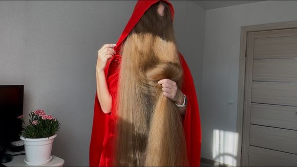 Little Red Riding Hood with long hair 16.35 min