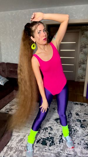 Trainer with long hair 18.17 min 
