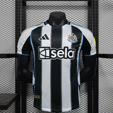 Newcastle Primera equipación 25/26