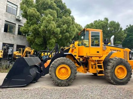 VOLVO L150E WHEEL LOADER SERVICE REPAIR MANUAL PDF – 1990 PAGES