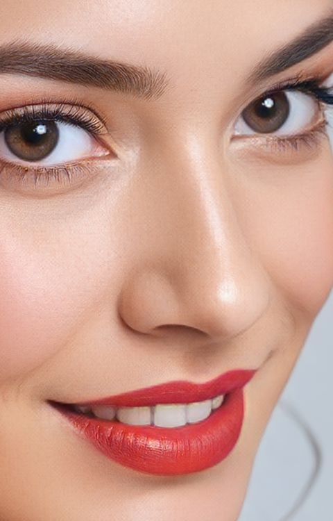 Model Cosmetic 16