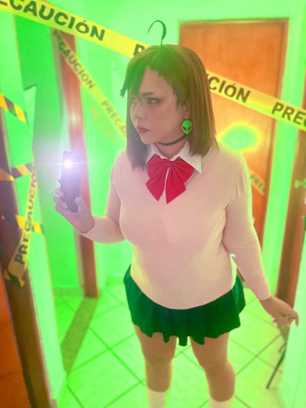Momo Ayase 👽