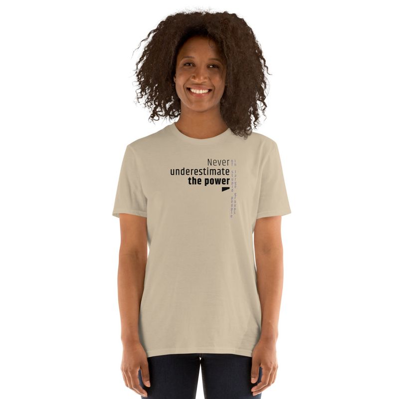/ Never Underestimate the Power of Stupid People in Large Groups / t-shirt / light