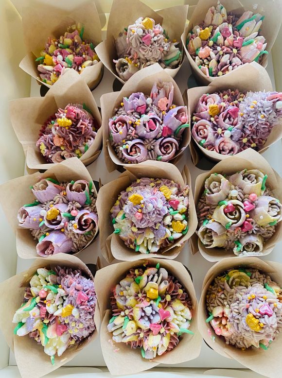 Irresistible floral cupcakes 