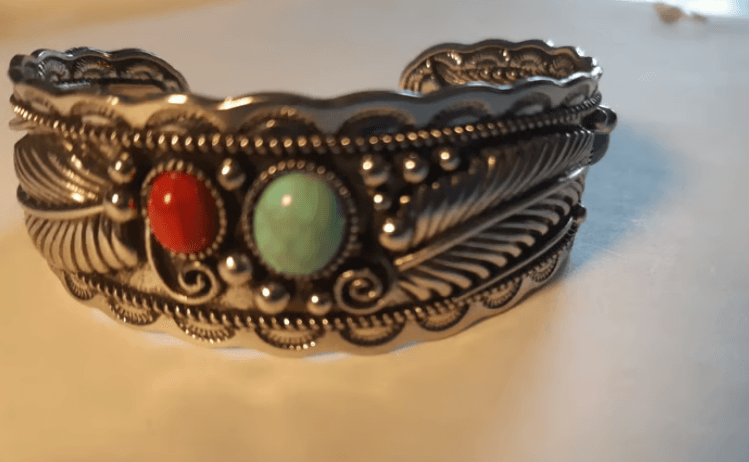 Stylishetro Two Tone Leaf Bracelet A Unique Addition to Your Jewelr