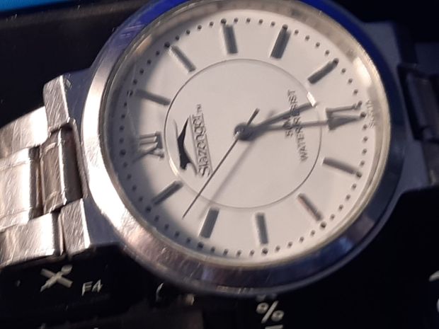 watch slazenger working properly