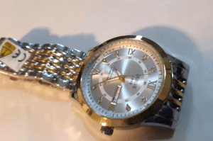 Women Watch Shiny Rhinestone Inlaid Stainless Round Dial Quartz Movement..