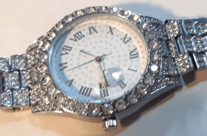 Women Watch Shiny Rhinestone Inlaid Stainless Round Dial Quartz Movement..