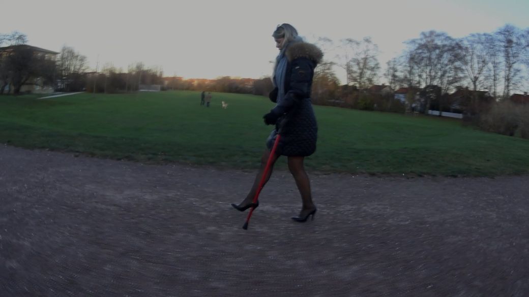 Ice 2311-1 Custom Crutches Sprain - I still must use one crutch after my sprain - 15 min