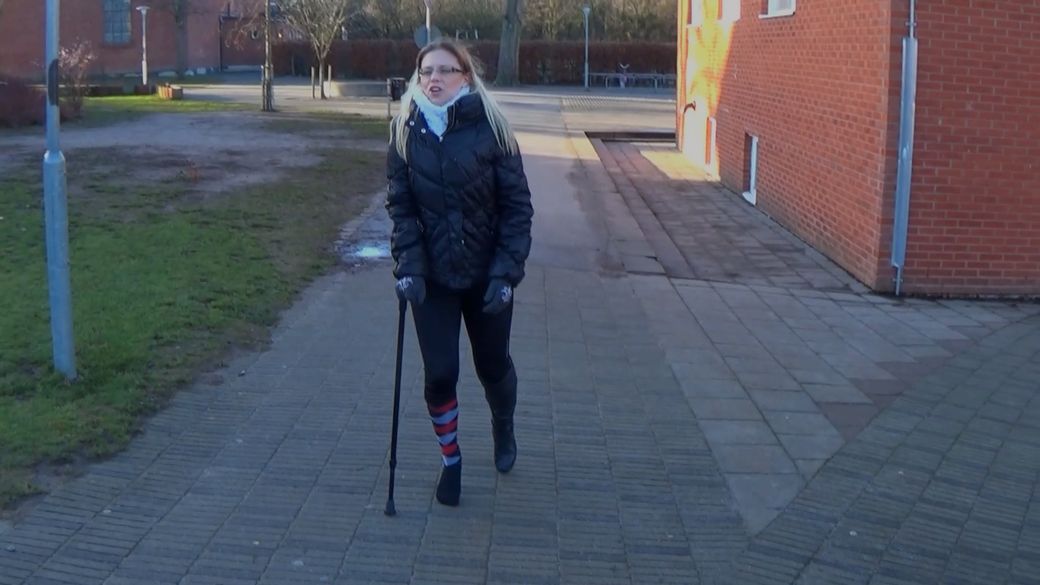 Sarah 1512-4 Sock Sprain -  A sprained ankle in a sock and just one crutch - 15 min