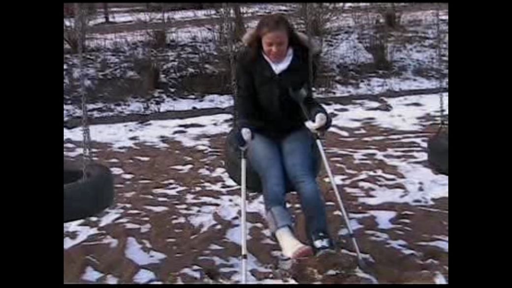 Sarah 6 Sprain - Our famous crutch thief strikes again - 6 min