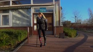 Sarah 1512-3 Sock Sprain - I was stupid to not bring 2 crutches with me - 19 min