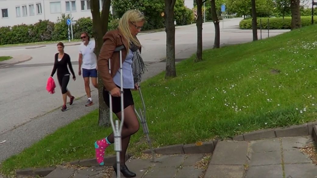 Sarah 4-9 Sock Sprain - I must crutch to my office - 8 min