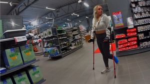 Polki 9 SLC - Shopping in a pet store - 11 min