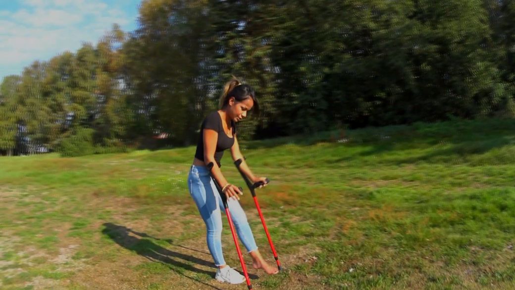 Elina 45 Barefoot Sprain - It´s a nice day to crutch outside - 10 min