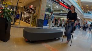 Lucy 2210-4 SLC - I love the attention my cast gives me - 10 min