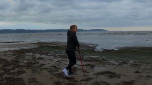 Ice 1707-4 Sock Sprain - I don't want my white sock to get dirty - 9 min