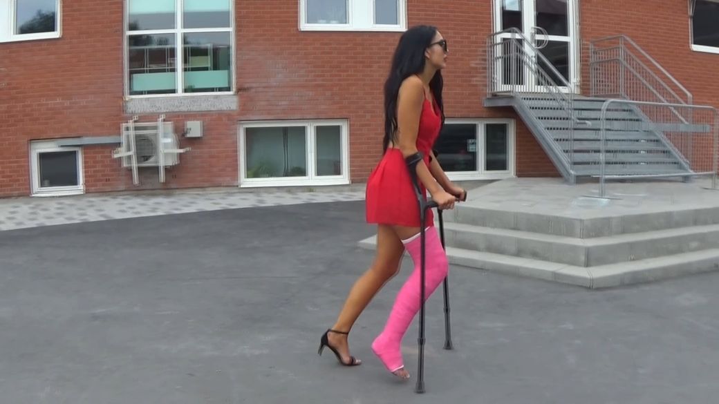 Flower 59 LLC - I know that you will see me crutch with a high heel shoe so here you go! - 5 min