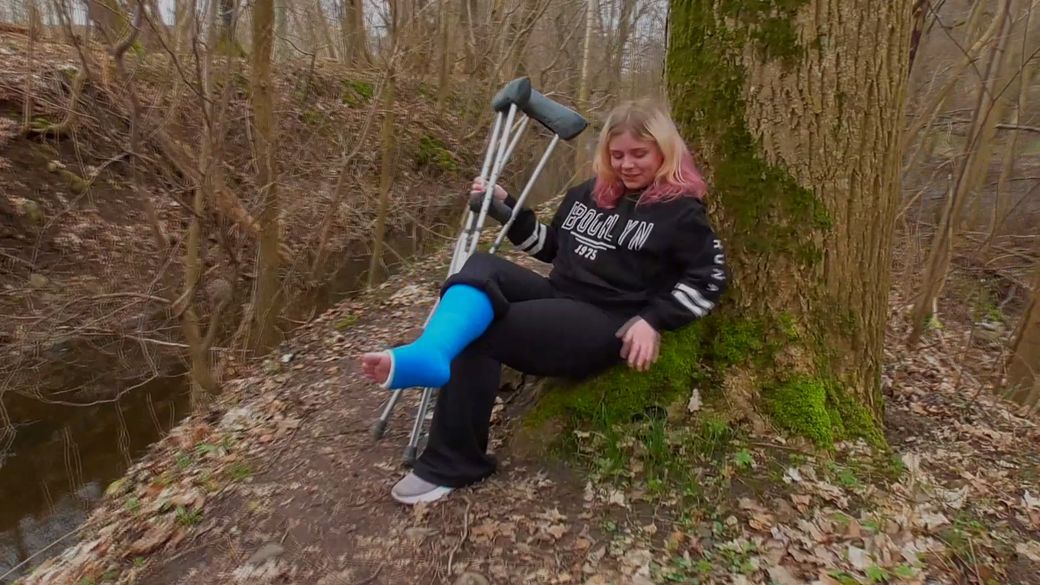 Nathalia 56 SLC - Trying to get use to crutch in different terrain -10 min