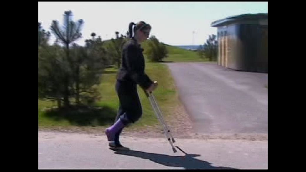 Sarah 1 SLC - You can see that i was a pro on crutches from the start - 5 min