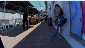 Sunshine 106 SLC - Visiting Miami Bayside Marketplace - 11 min