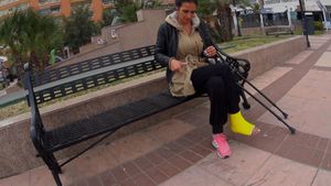 Cat 38 SLC - Yellow cast and white toes! Wow what a combination! - 10 min