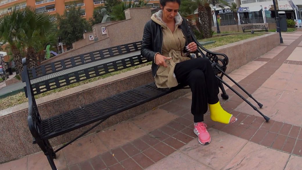 Cat 38 SLC - Yellow cast and white toes! Wow what a combination! - 10 min