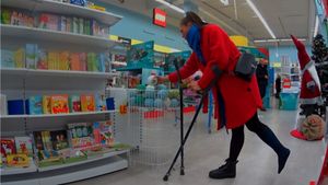 Isabella 36 SLC - Can i find a present in this toystore? - 9 min
