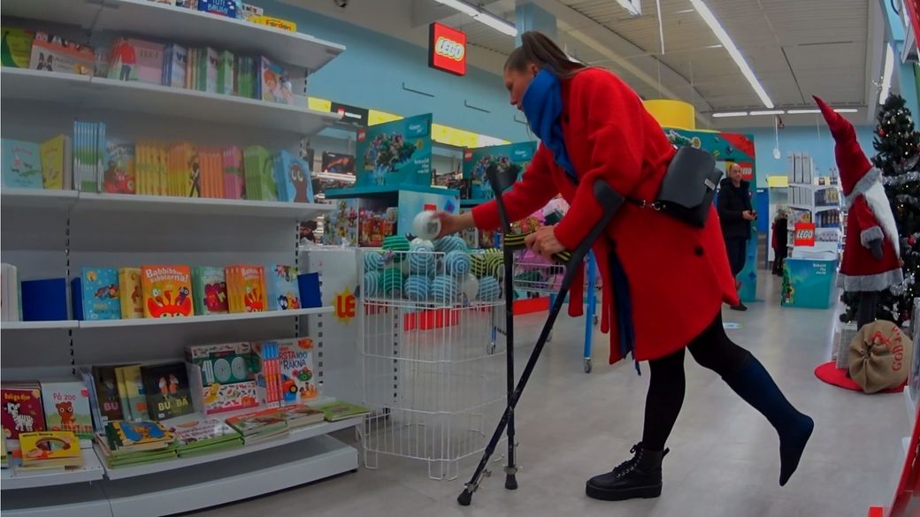 Isabella 36 SLC - Can i find a present in this toystore? - 9 min