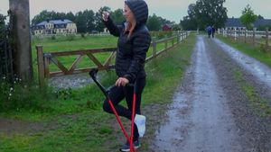 Ice 1707-3 Sock Sprain - I take a photo of the view - 6 min