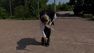 Ice 2305-1 Accident Pain &amp; Hopping - Sprain my ankle on the school yard - 10 min