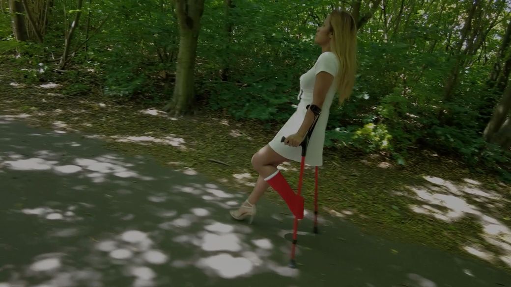 Elina 2507-4 Custom Accident To SLC - It´s a long way to crutch with a high heel - 11 min