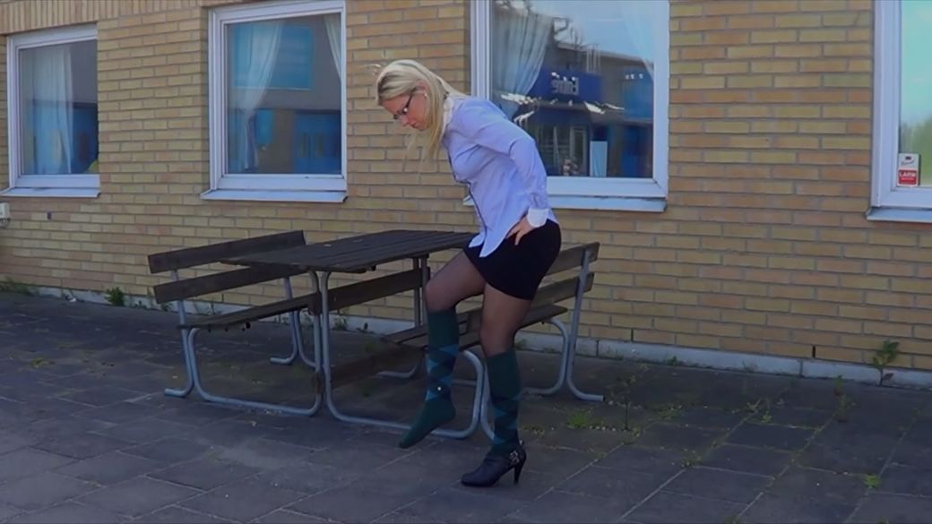 Sarah 4-6 Sock Sprain - Hopping around on one leg in a high heel - 18 min