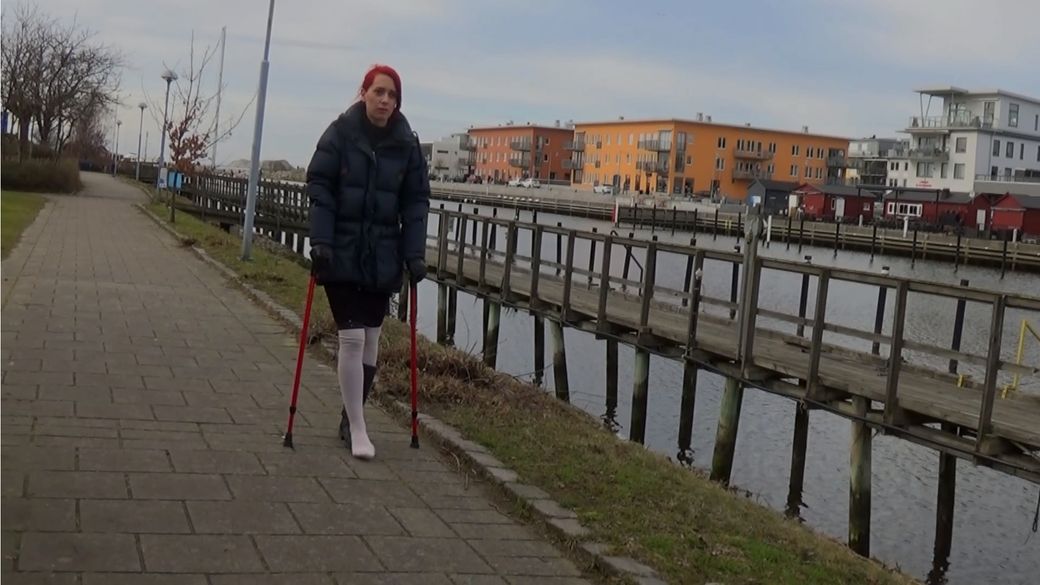 Sunshine 1703-7 Sock Sprain - Take a rest at the water and listen to the ducks - 10 min