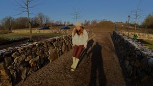 Bunny 2601-3 Custom Boot Sprain - Nice winter walk with my Hunter and crutches - 10 min