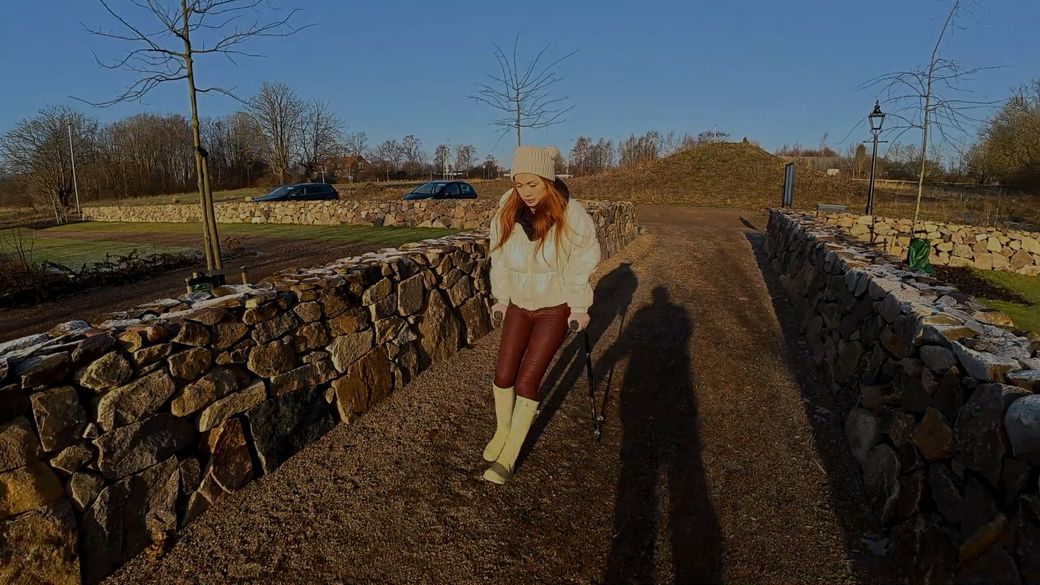 Bunny 2601-3 Custom Boot Sprain - Nice winter walk with my Hunter and crutches - 10 min