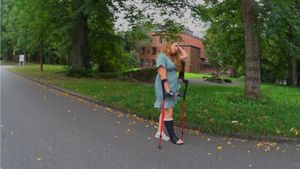 Penelope 87 SLC - My injured foot hurts when I crutch - 10 min