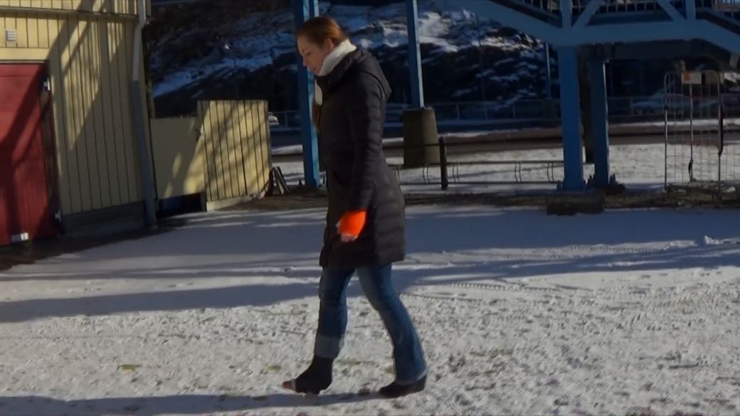 Melinda 6-6 Term SLWC - I´m stupid since I remove my sock walking in the snow? - 13 min