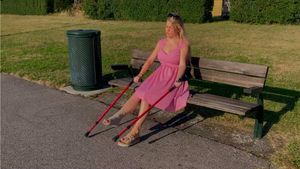 Ice 156 Bandage - I try to walk on my sprained an