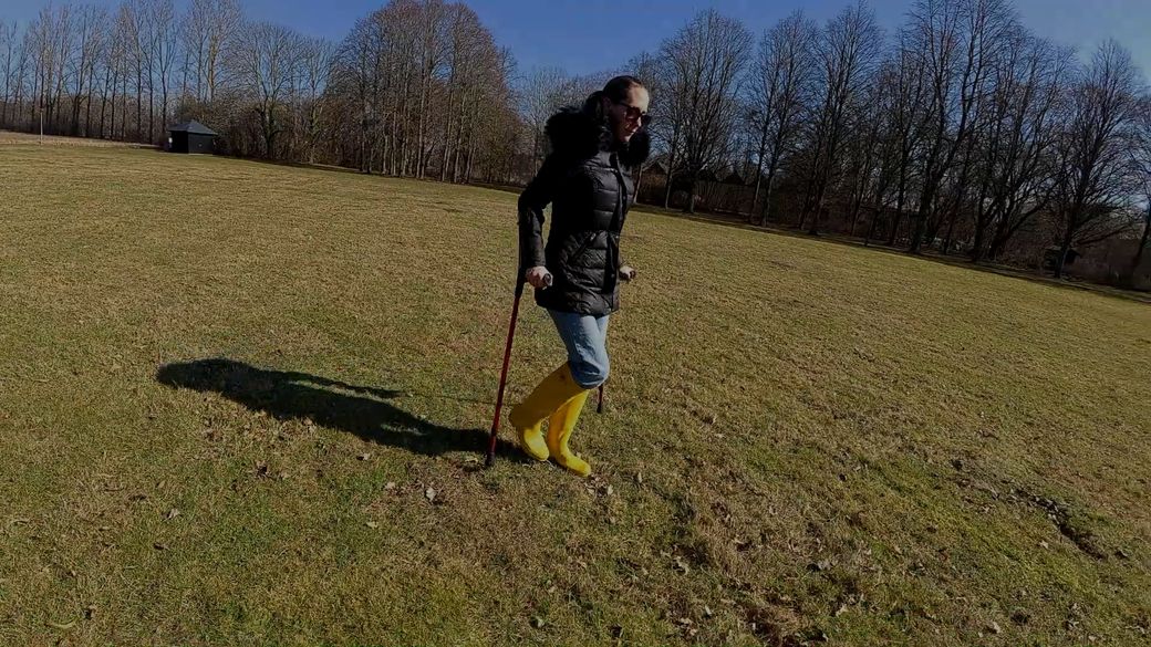 Sunshine 2603-2 Custom Boot Sprain -  I can get my swollen foot in this yellow Hunter boots - 10 min